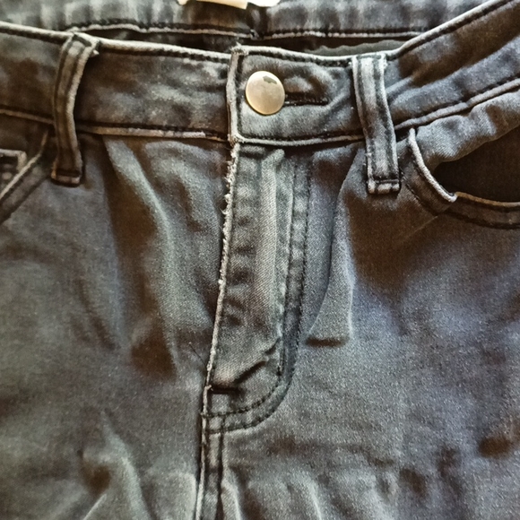 Forever 21 dark gray stretch skinny jeans. 26 - Picture 5 of 5